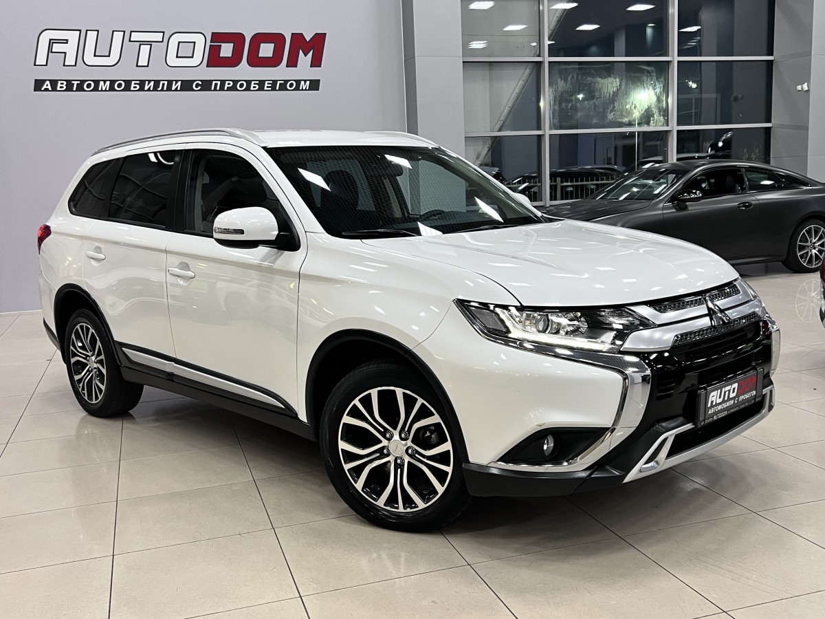 Автосалон - Mitsubishi Outlander, 2018 г.